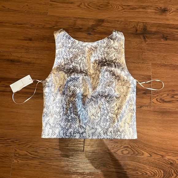 Abercrombie and Fitch — Satin Sculpt Shell Top — Snakeskin - Picture 2 of 6